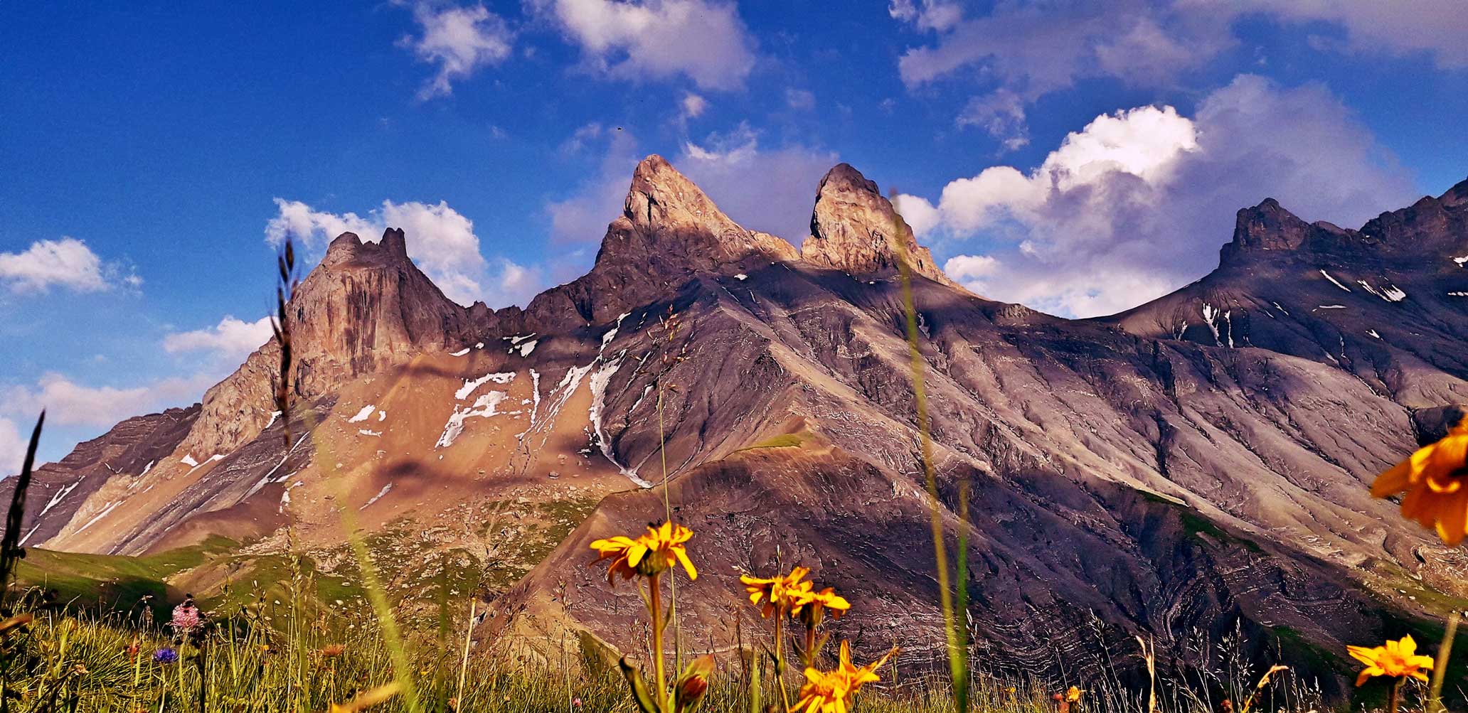 Dormir dans un logement insolite sous les montagnes